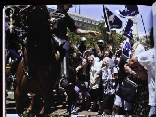 Represión en Plaza de Mayo en 2001.