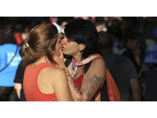 El Ministerio de Seguridad de la Nación dispuso un protocolo para el registro o detención de personas pertenecientes al colectivo de lesbianas, gays, bisexuales y transexuales (L.G.B.T.).