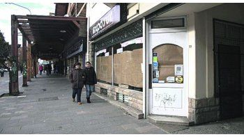 ámbito.com | Contraste. La tradicional actividad comercial en el centro de la ciudad se ve afectada por la caída en las ventas producto de las asimetrías con el mercado chileno.