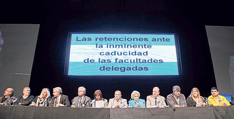 Los jefes de bloque del arco opositor coincidieron ayer en La Rural en la necesidad de que el Ejecutivo no establezca las retenciones al campo.