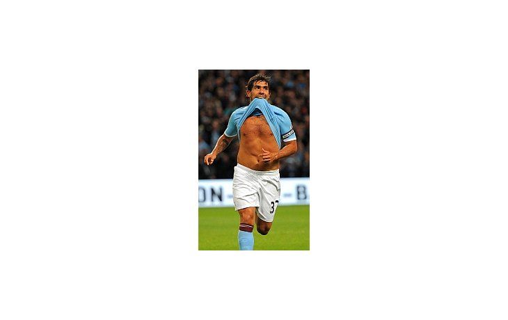 El jueves se reúnen dirigentes de Milan y de Manchester City por el pase de Tevez.
