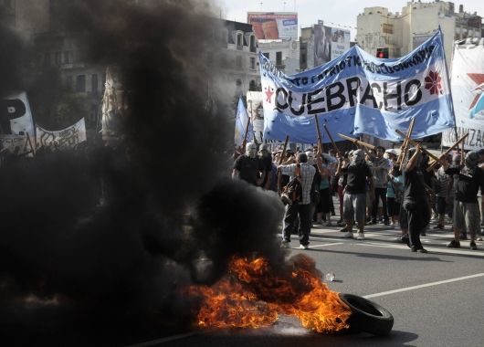 Masivo acto en Plaza de Mayo a 10 años de la crisis de 2001 (foto 1)