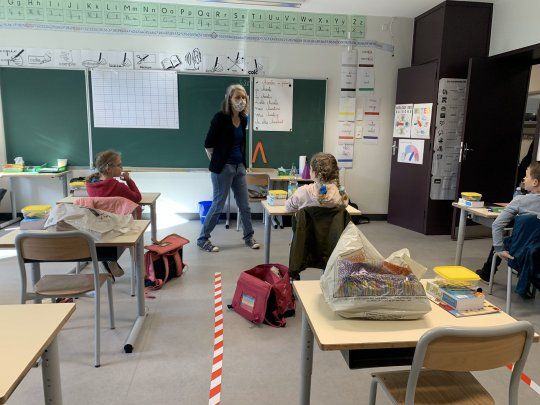 En Francia las escuelas volvieron a abrir para sus alumnos en medio de la pandemia, en la Argentina todavía es incierto lo que sucederá.