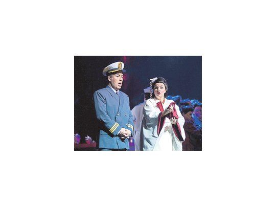 La soprano santafesina Daniela Tabernig compone a una Cio-Cio San inolvidable. El chileno Pedro Espinoza no estuvo a su altura.