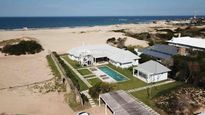 Una exclusiva casa sobre el mar se ofrece en alquiler para el verano.&nbsp;