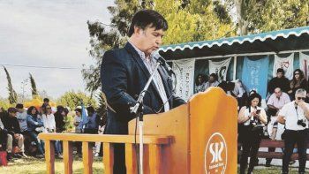 Malestar. El titular de la Sociedad Rural, Daniel Pelegrina, pasó una lista de reclamos al hablar en la exposición de Comodoro Rivadavia.