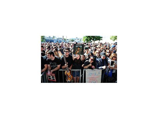 Unos 2.000 fans acompañaron al artista.