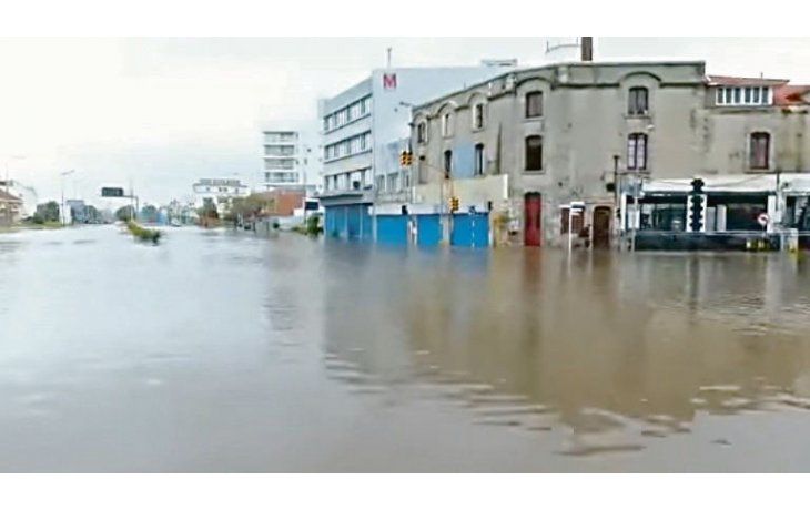 Inundados. Mar del Plata sufrió las consecuencias de las fuertes lluvias. La ciudad estuvo el fin de semana prácticamente intransitable por las graves inundaciones.