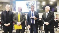 Festejos.Daniel Scioli, Julián Domínguez y Diego Bosio en los festejos por Día de la Avicultura en la Bolsa de Cereales.
