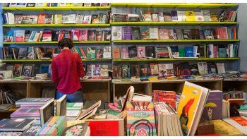 ámbito.com | Lanzamiento. Imagen del interior de La Coop Librería (Buenos Aires), que junto con El gran pez (Mar del Plata) son dos iniciativas de editoriales independientes que se agruparon para abrir locales donde ofrecen sus libros. (Foto: Sebastián Pani)