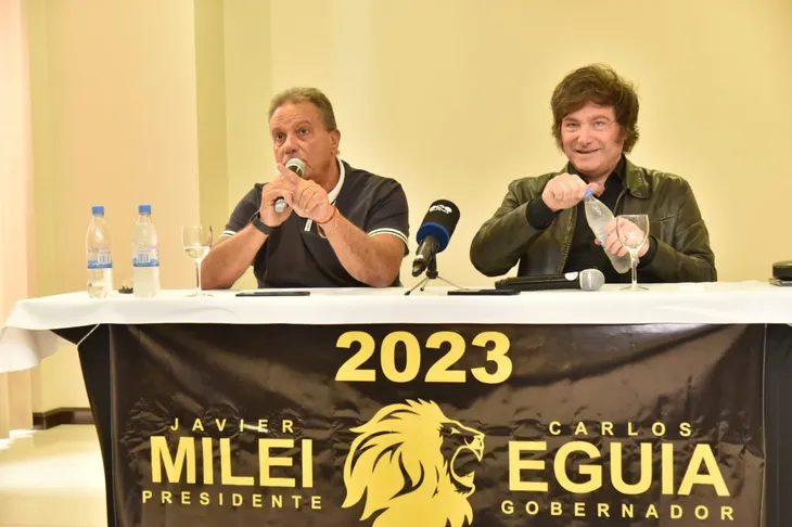 Javier Milei y Carlos Eguía en acto de campaña. Javier Milei y Carlos Eguía en acto de campaña.