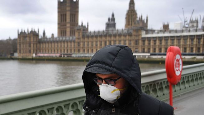 Doce personas murieron en Reino Unido tras contagiarse con la variante ómicron.