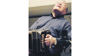 Acompañado por su hijo José María y su sobrino Martín, que aunque son buenos músicos, no siempre están a su nivel, Dino Saluzzi volvió a la música que mejor hace, con el tango y el folklore como ejes.