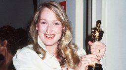 Meryl Streep con su Óscar como Mejor Actriz de Reparto por la película Kramer contra Kramer en abril de 1980.