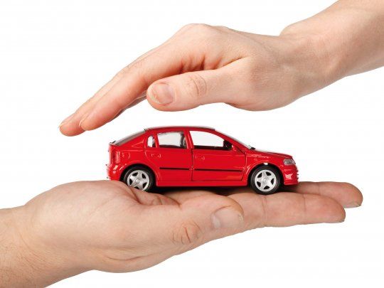 Hoy los automovilistas buscan seguros más económicos.