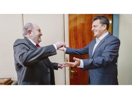 Tres peronismos. Sergio Massa salió a la luz en La Pampa junto a Carlos Verna. José Luis Gioja juntó al neokirchnerismo en Capital Federal. En Tucumán, Juan Manzur recibió al staff legislativo del peronismo federal.