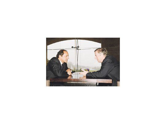 Daniel Scioli y Néstor Kirchner, momentos de charlas a solas cuando no había rencores. Ambos avisan que se rompió la confianza.
