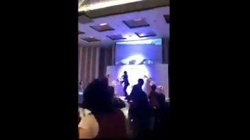 humillo a su novia en plena boda pasando un video de ella siendole infiel con su cunado