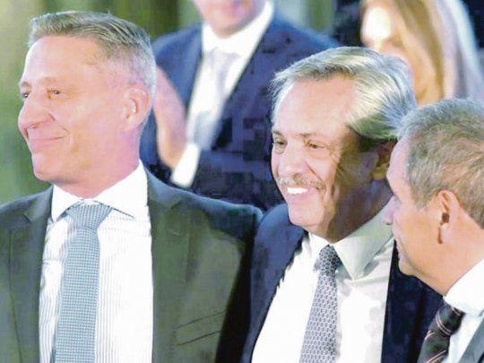 Decisión. Alberto Fernández logró el respaldo a su candidatura del gobernador de Chubut, Mariano Arcioni.