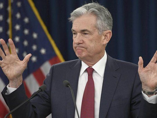 Powell contestó sin tapujos: “me parece poco probable” una baja de tasas.