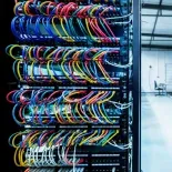 El ingeniero chino que transformó su empresa y ahora gana millones, tras un acuerdo con Google para sus centros de datos . El ingeniero chino que transformó su empresa y ahora gana millones, tras un acuerdo con Google para sus centros de datos .