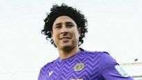 A pesar de ser uno de&nbsp; los prteros más goleados de la historia y de haber debutado recibiendo cinco goles en el AEL de Chipre, Guillermo Memo Ochoa sería llevado por el Vasco Aguirre al Mundial 2026.