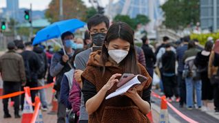 Hong Kong impone sus medidas anticovid más duras ante récord de casos diarios