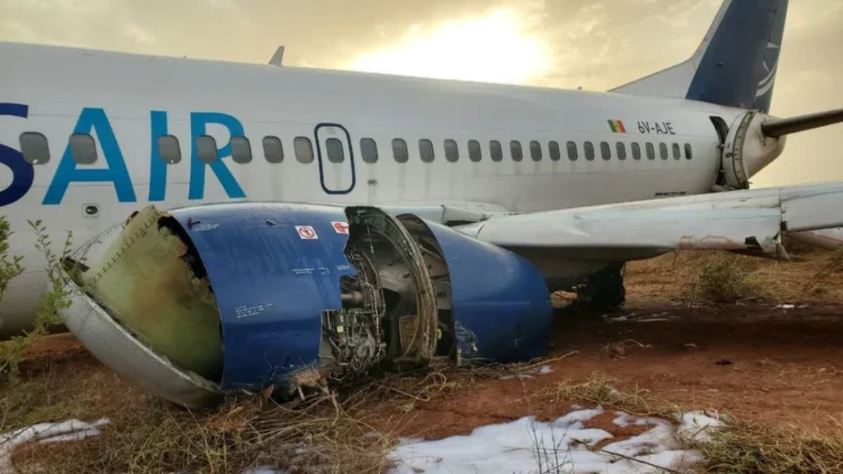 A Boeing 737 skidded off the runway, leaving 11 injured