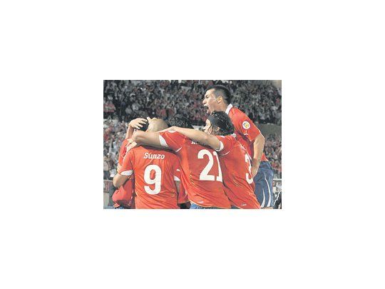 Los jugadores chilenos festejan el importante triunfo conseguido como locales ante Paraguay.
