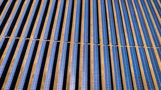 El objetivo oficial es expandir la capacidad renovable del país hasta alcanzar los 100 gigavatios (GW) antes del final de la década. El objetivo oficial es expandir la capacidad renovable del país hasta alcanzar los 100 gigavatios (GW) antes del final de la década.