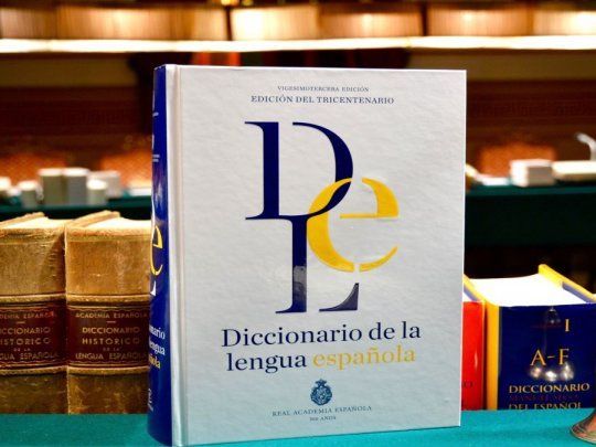 Más allá del coronavirus, la lista de incorporaciones incluye trolear, faláfel, nacho, finde, vigorexia, antirretroviral, fascistoide, animalismo y gastrobar.