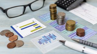 La economía uruguaya se encuentra ante una encrucijada. La economía uruguaya se encuentra ante una encrucijada.