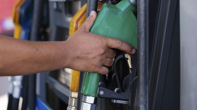 El precio de los combustibles en Uruguay tendrá un aumento de $3 para la Nafta Super 95 y el Gasoil 50S.