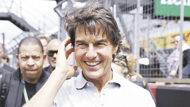 tom cruise. Será el primer civil en dar un paseo por el espacio exterior.