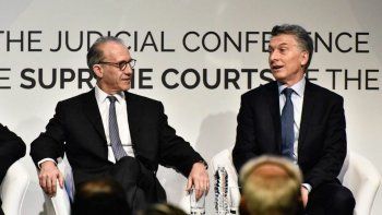 Denuncian que Macri y Rosenkrantz vacacionan juntos en Villa la Angostura.