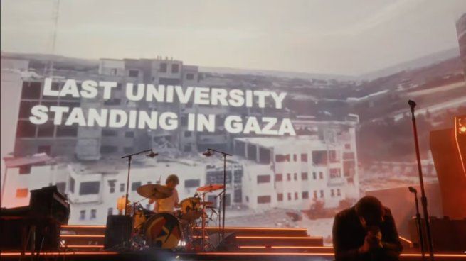 Las imagenes acompañaron la interpretación de Oblivius.