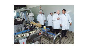 El gobernador bonaerense, Daniel Scioli, y el ministro de Asuntos Agrarios, Ariel Franetovich, recorrieron ayer la nueva planta de la empresa SanCor y reforzaron el compromiso con los productores de la zona.