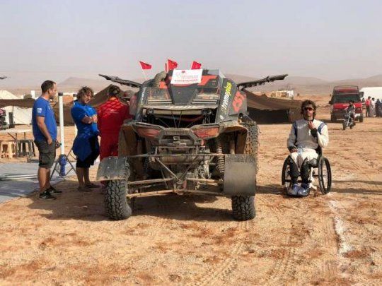 Una postal de este Dakar que se disputa en Arabia Saudita: el franc&eacute;s Axel Alletru&nbsp;en el medio del desierto, en su primera experiencia en la ruda competencia automovil&iacute;stica.
