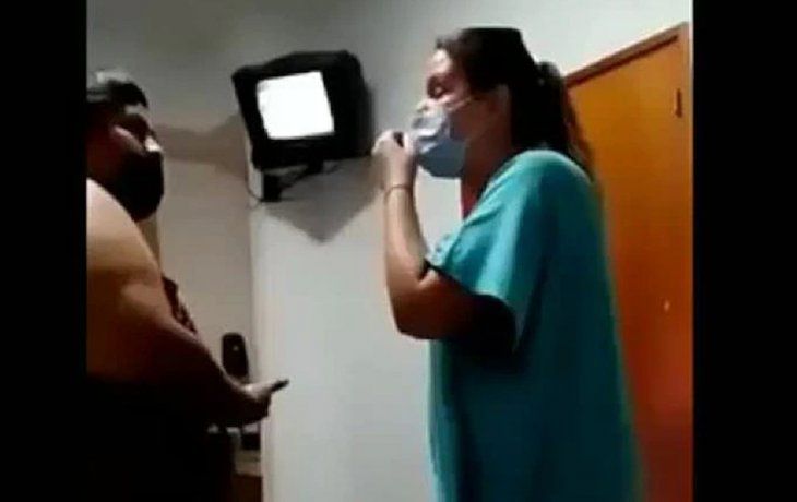 El video de la gresión quedó grabado y se viralizó en las redes sociales.