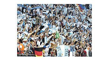 ámbito.com | Millares de argentinos estuvieron presentes en el debut del seleccionado en el Mundial de fútbol.