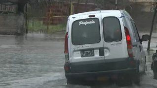 Las intensas lluvias dejaron algunas zonas inundadas en el AMBA.