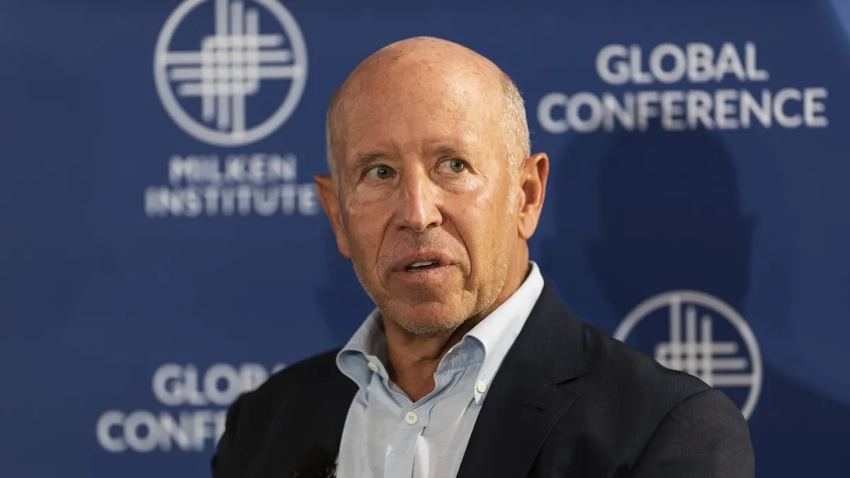 Who is Barry Sternlicht, the billionaire who warned of a possible bank failure?