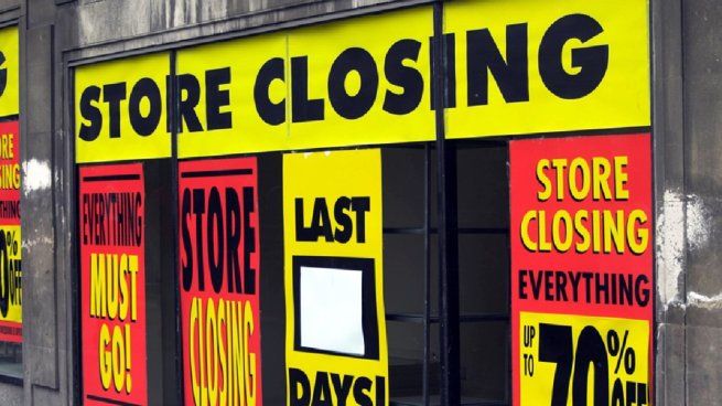 Con fuertes liquidaciones, está realizando el cierre de más de 450 locales.
