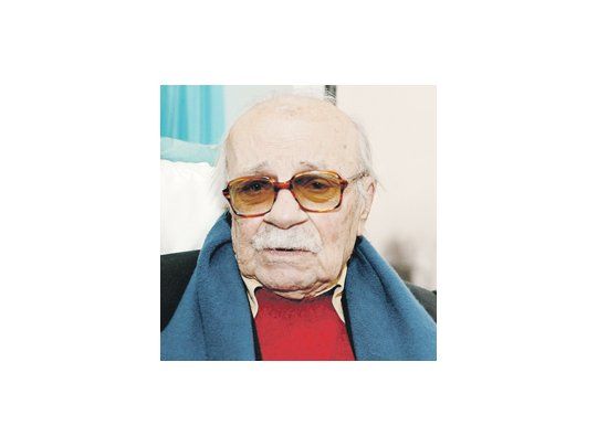 Ernesto Sabato, autor de «Abbadón el exterminador», se fue calma y silenciosamente el sábado en su casa de Santos Lugares. El próximo 24 de junio habría cumplido 100 años.