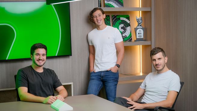 Kevin Litvin, Tomás Mindlin y Nicolás Andriano, los emprendedores argentinos que fundaron la startup tapi en 2022.