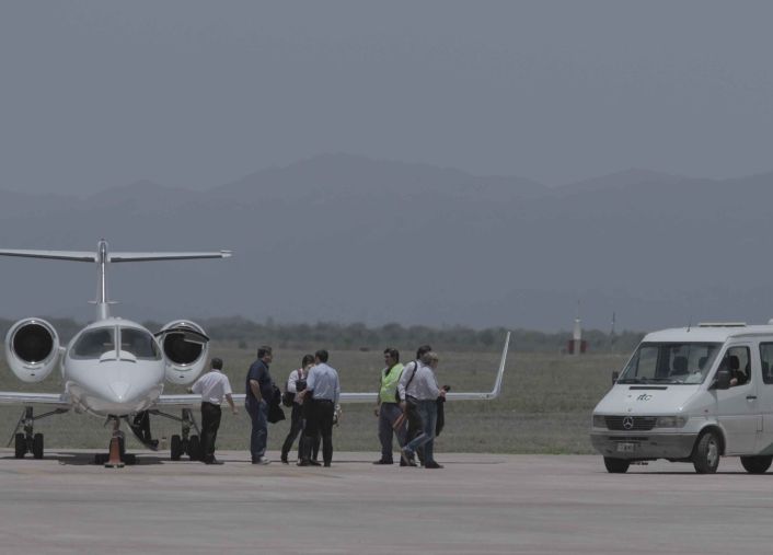 Cambiemos llegó con 15 aviones privados en Jujuy (foto 20)