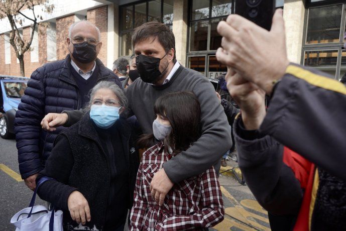 Leandro Santoro votó en Boedo y reveló cuál es su cábala en la jornada electoral.