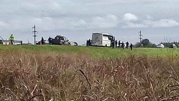 santa fe: emboscaron a colectivo del servicio penitenciario, se tirotearon y se fugaron 5 presos