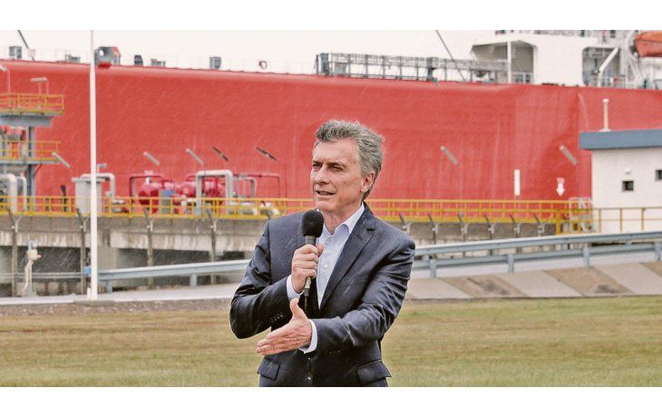 ámbito.com | Campaña. El presidente Mauricio Macri encabezó ayer el acto “político” de la partida del buque regasificador que operaba en Bahía Blanca.