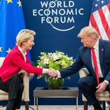 El presidente estadounidense y la presidenta de la Comisión Europea, protagonistas del acuerdo comercial transatlántico que la UE ratificó este jueves con cláusulas de salvaguarda incluidas. El presidente estadounidense y la presidenta de la Comisión Europea, protagonistas del acuerdo comercial transatlántico que la UE ratificó este jueves con cláusulas de salvaguarda incluidas.
